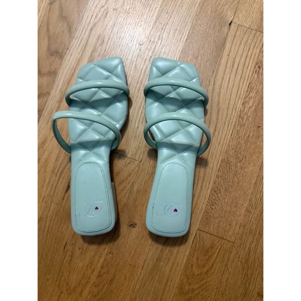 Tillys New sandal size 8